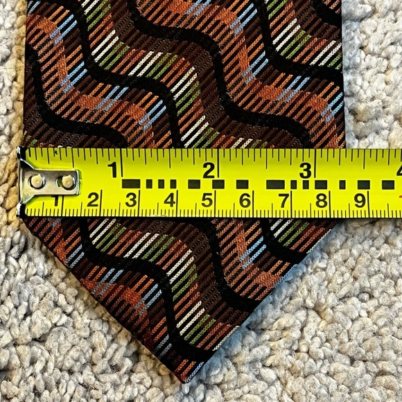 NEW Jhane Barnes Frequency Neck Tie 100% Silk Geometric Wavy Lines Colorful USA - Picture 8 of 8